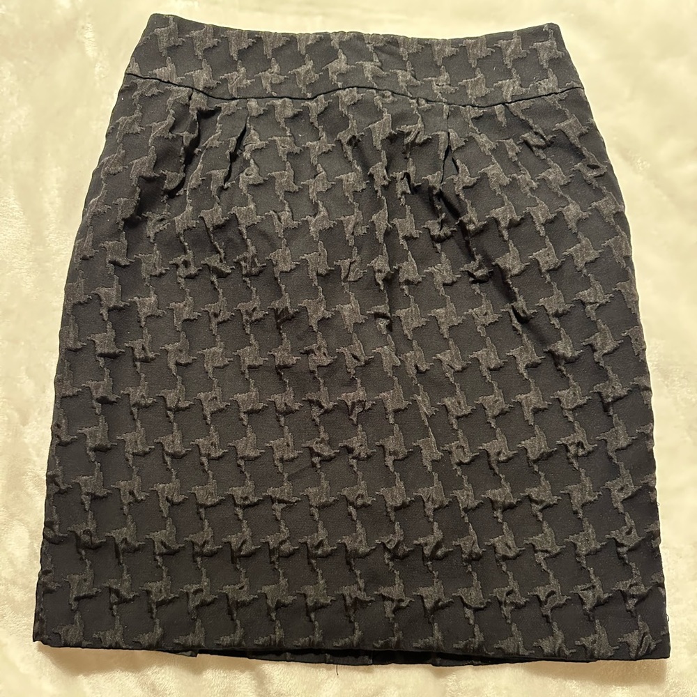 Textured Black Skirt | Size 4 | Work Office Chic